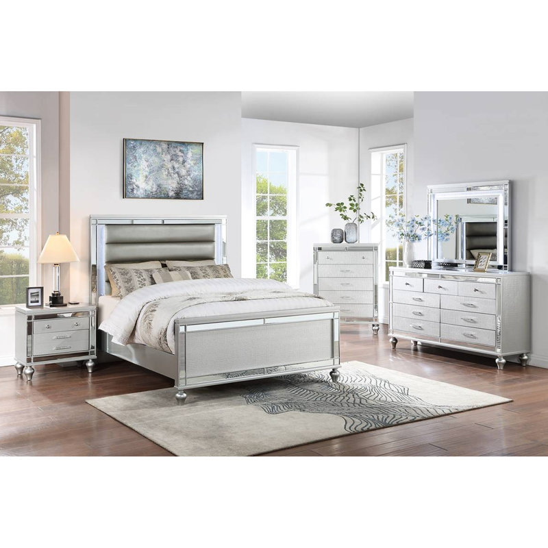 Grand lit moderne en similicuir argenté avec capitonnage horizontal, lumières à DEL, miroir en verre, pieds de gourde ronds, cadre