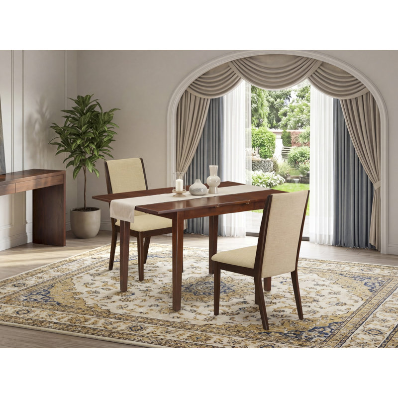 L'ensemble de table de salle à manger 3 pièces contient une table rectangulaire en bois avec feuille papillon et 2 chaises rembourrées en tissu de lin brun clair, acajou