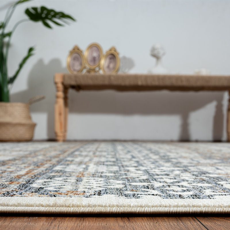Mirabelle Floral Area Rug in Grey, Rectangle 2' x 3'
