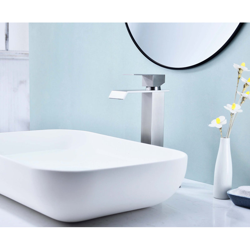 Robinet cascade à poignée simple pour meuble-lavabo, Brushed Nickel