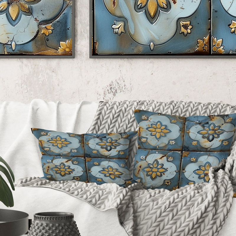 Carreaux floraux bleus et dorés, charme I - coussin floral, H 18 po x l 18 po, Carrée