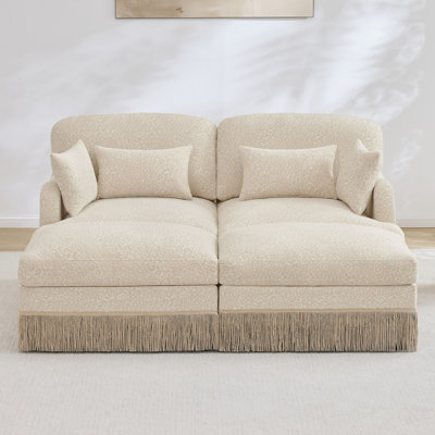 Canapé en chenille à imprimé léopard avec bordure à pampilles, siège profond ergonomique, repose-pieds modulaires et assemblage sans effort pour les espaces de vie modernes.