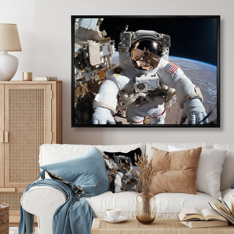 Space Astronauts Extravehicular Activities - Space Shuttle Wall Decor, H 34 po x l 44 po x P 1,5 po, Cadre flottant noir