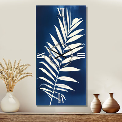 Horloge murale tropicale grand format en métal, motif feuille de palmier bleu de Prusse I, imprimée sur métal