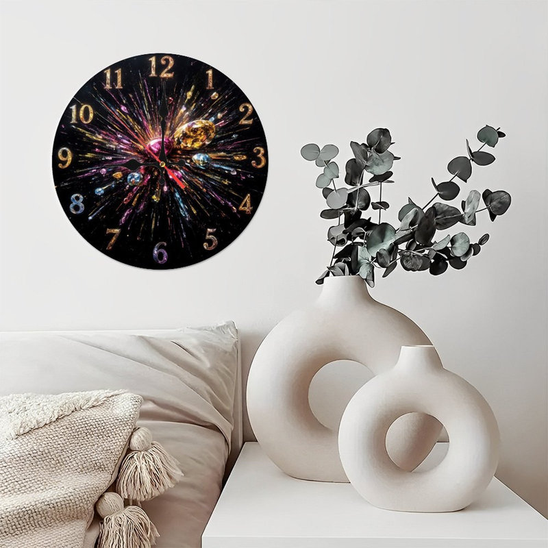 Horloge avec explosion de bijoux