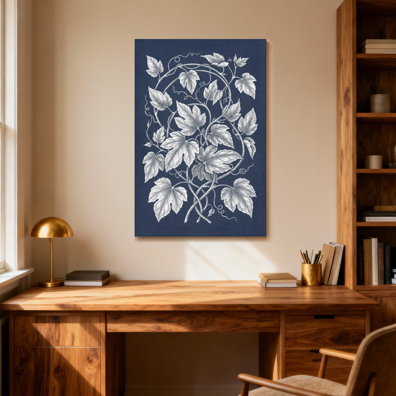 Plantes et fleurs de lierre entrelacées sur fond bleu foncé, H 48 po x l 32 po