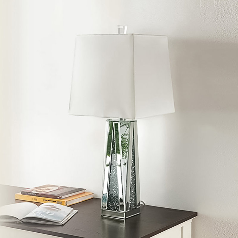 Lampe de table en métal