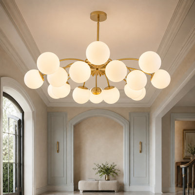 Lustre moderne à 16 lumières, 100 cm de largeur, fini or brossé, globe et abat-jour en verre blanc laiteux