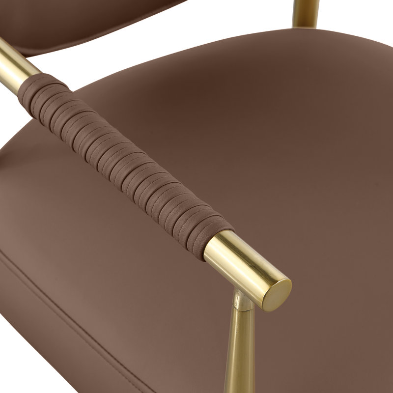 Chaise rembourrée en cuir Virella, Cuir brun végétalien, Laiton brossé