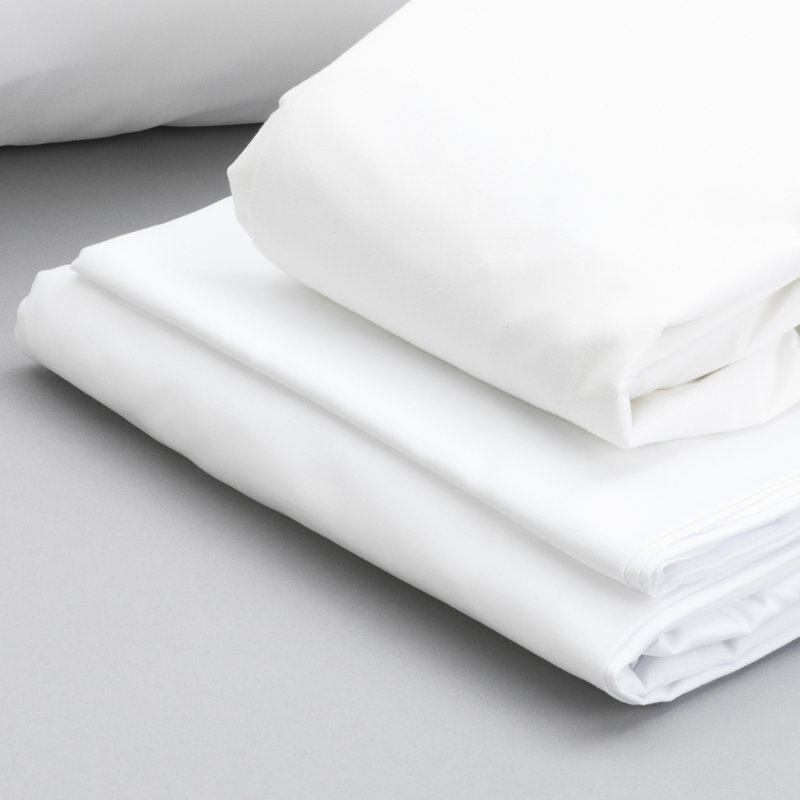 Literie pour lit simple TG avec coussin, drap et protège-matelas. 100% microfibre douce à 90 g / m² Le protecteur offre une protection sur 5 côtés contre les déversements de liquide. Drap-housse pour lit double.