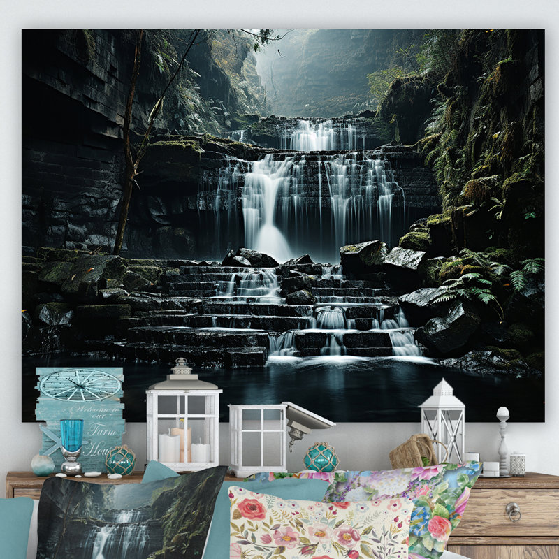 «Waterfall Cliff Scenery» sur toile, H 16 po x l 32 po x P 1 po, Toile tendue