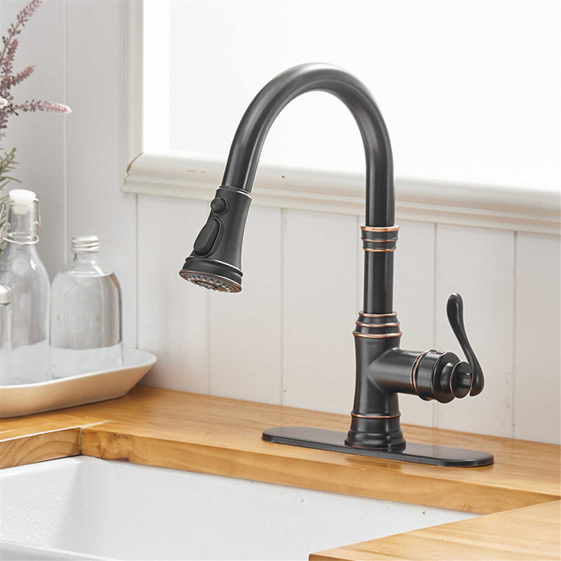 Robinet de cuisine rétractable à poignée simple avec accessoires, Bronze frotté à l'huile