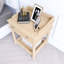 Table de chevet de style rétro avec tiroir et tablette ouverte pour la chambre à coucher-425968849