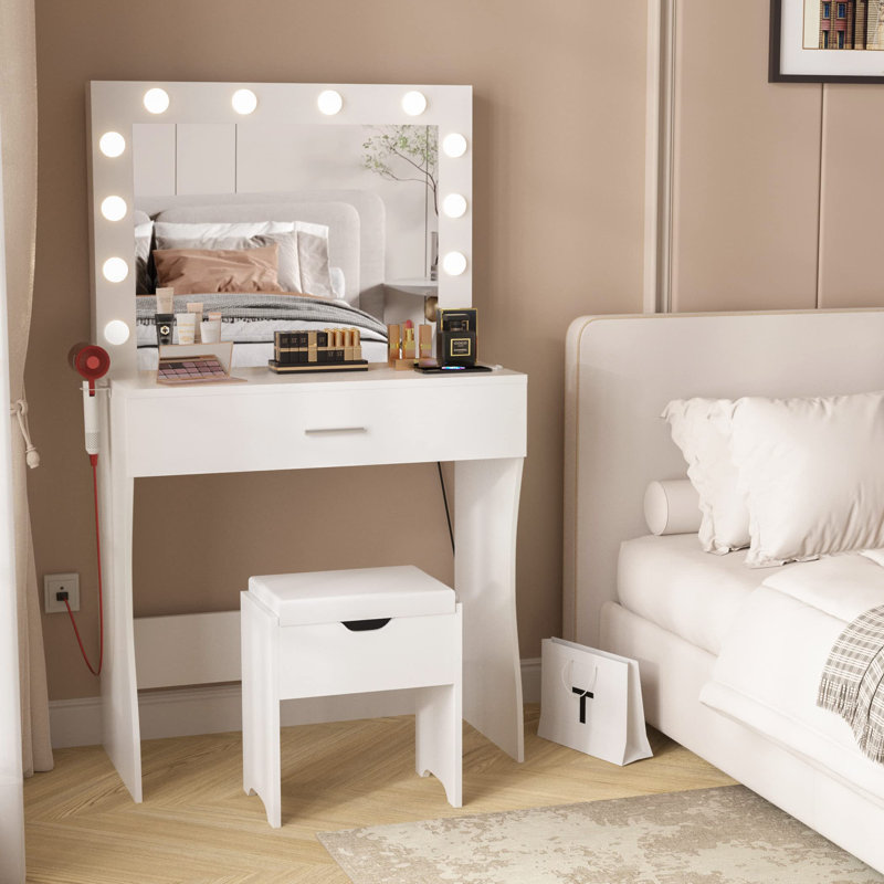 Nickelas Vanity, White
