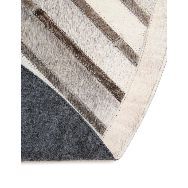 Shavannah Abstract Indoor Rug, Rectangle 3'1" x 5'1"
