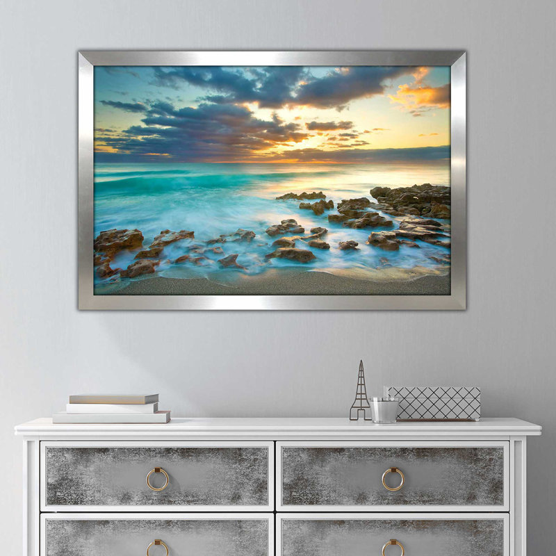 «Ocean Sunrise» par - Photographie, Encadrement argenté, H 33,5 po x l 49,5 po x P 1 po