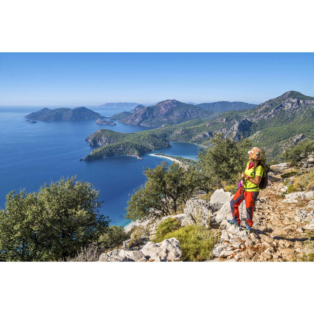 Wandern auf dem alten lykischen Weg von Kenan Olgun - Druck auf Leinwand ohne Rahmen