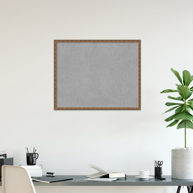Tableau magnétique encadré bronze antique, 34" H x 42" W