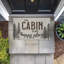 Tapis de porte d'extérieur Cabin Is My Happy Place, design par Kim Allen, 18 po x 30 po-120279416