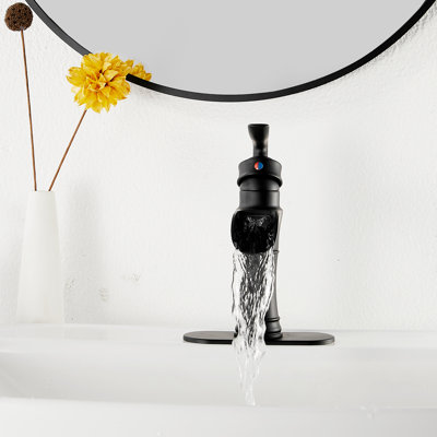 Single-handle Bathroom Faucet with Drain Assembly