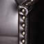 Dossier pivotant contemporain, garniture cloutée, siège de H 31,25 po x l 21,13 po x P 21,13 po, brun avec 2 accents, siège