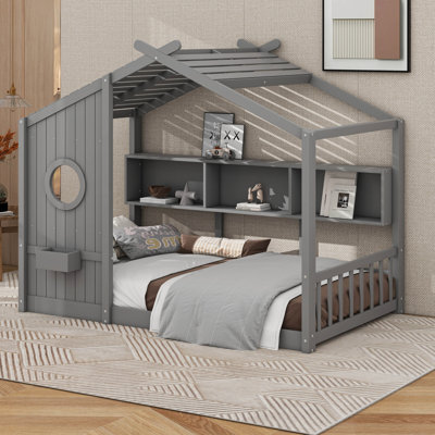 Structure de lit maison avec tablettes de rangement et toit
