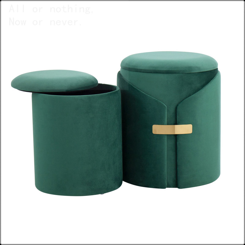 Ensemble de repose-pieds gigogne en velours avec pièces décoratives en métal doré, Vert