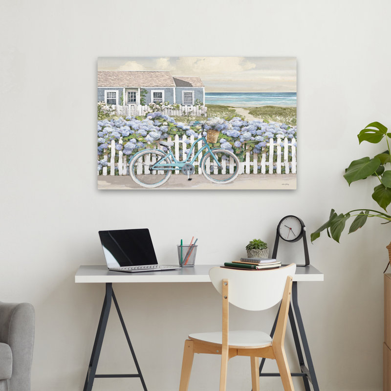 Beach Beach - Coastal Coastal Cottage Hydrangeas Picket Fence Art, H 36 po x l 24 po