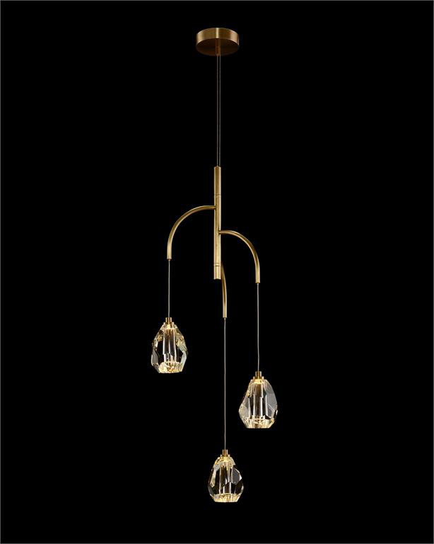 Lustre en cristal facetté à trois lumières