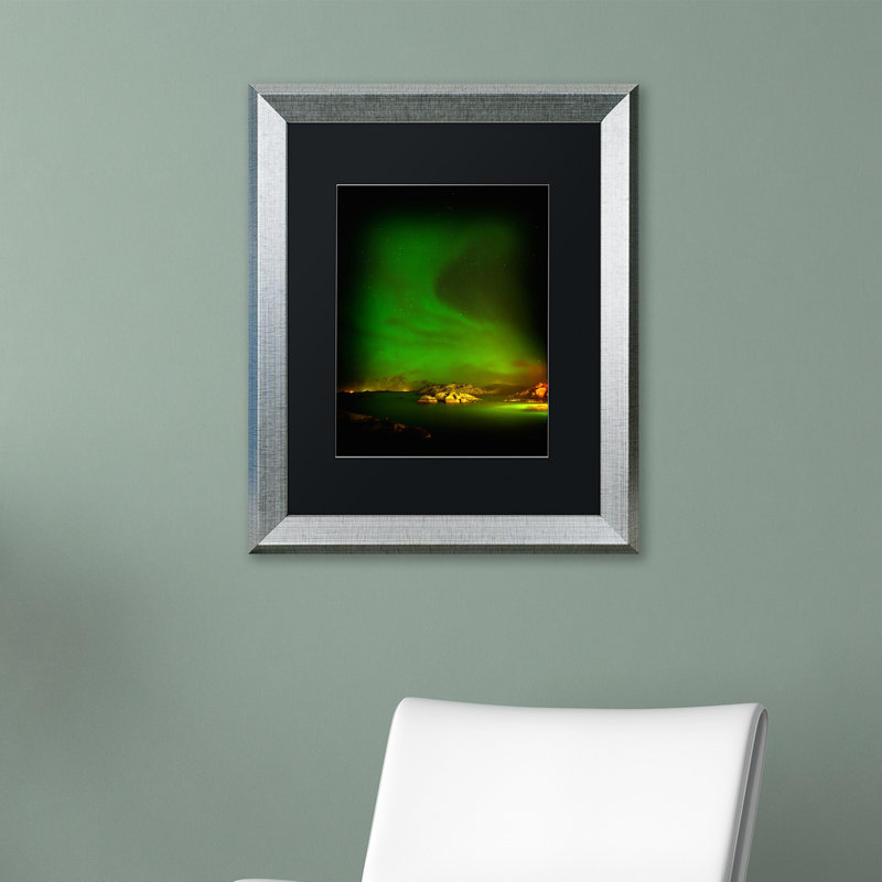 « aurora de l’aurora », reproduction de photo encadrée, H 14 po x l 11 po x P 0,5 po, Cadre argenté, Noir