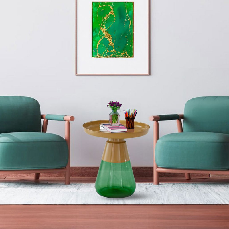 Table d'appoint ronde Aeryn de 19 po avec plateau en titane doré mat et base en verre vert, H 20 po x l 19 po x L 19 po, Or