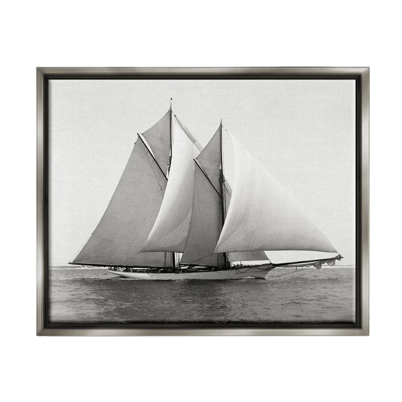 «Breakwater Bay Majestic Ship Ocean», photographie encadrée sur toile flottante par Graffi * Tee Studios
