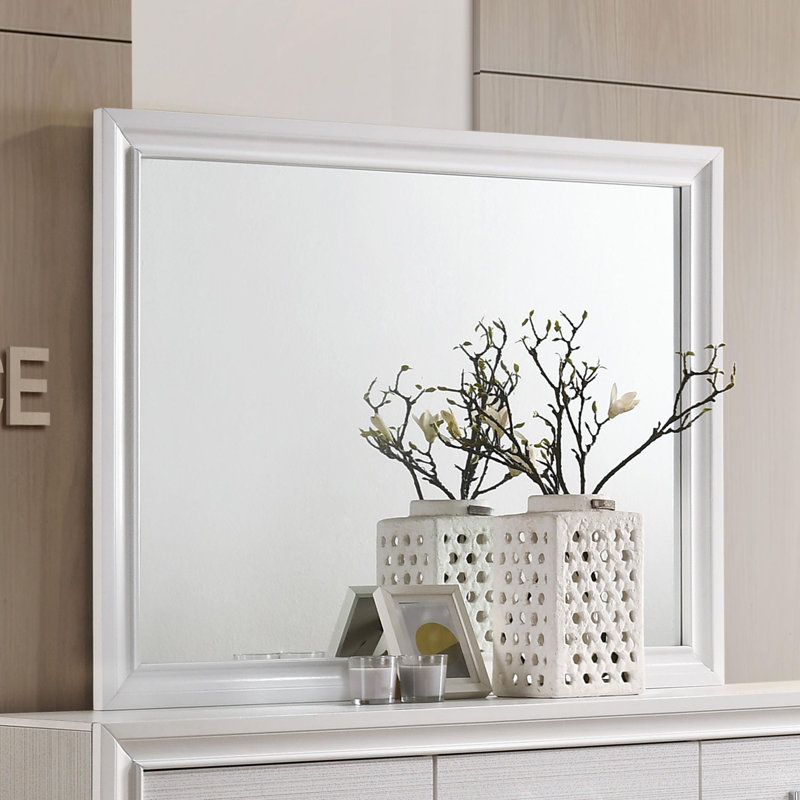 Stylish Manno Dresser Mirror, White