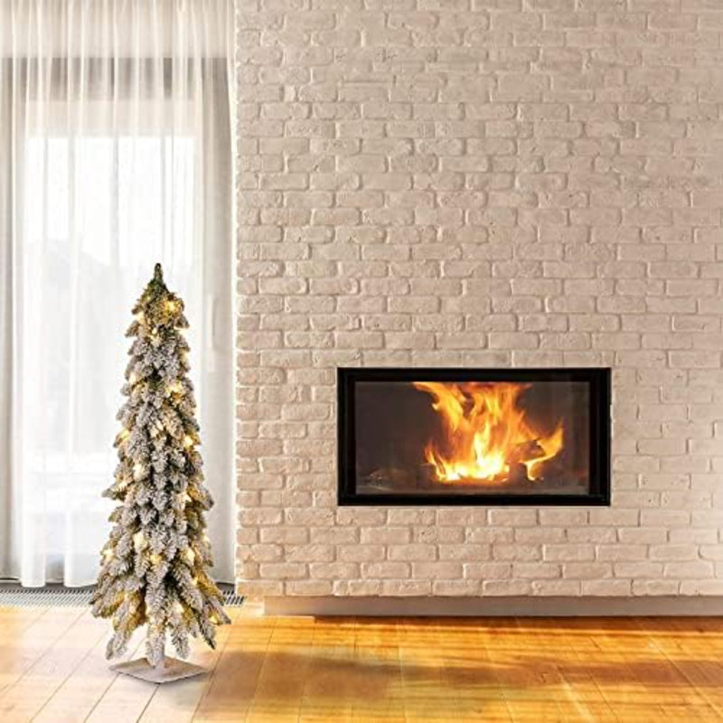 Arbre de Noël artificiel pré-éclairé, Downswept enneigé, vert, lumières blanches, support inclus, 4 pieds