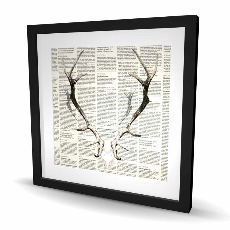 Deer Horns sur un journal | Décor de bureau encadré beige