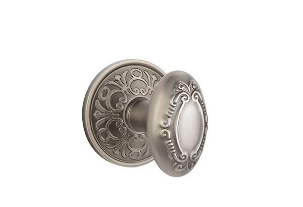 Ensemble de mortaise intérieure Emtek avec rosette Lancaster et bouton Victoria (droite), Nickel satiné