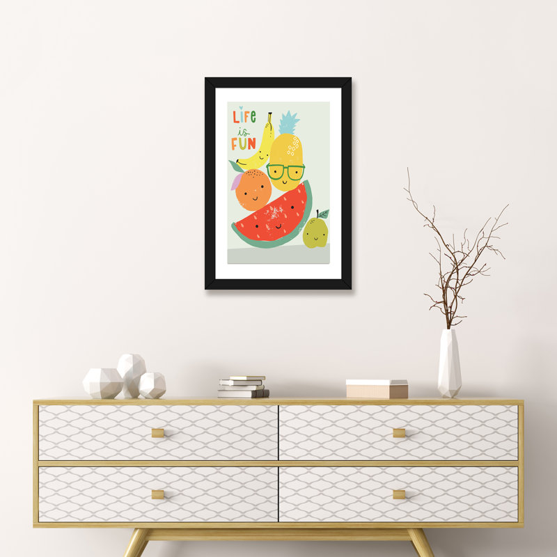 «Fruit Fun II» par Caroline Alfreds - impression d'art graphique, H 24 po x l 16 po x P 1 po, Papier encadré noir, Blanc