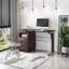 Bureau d'ordinateur avec beaucoup de rangement