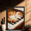 Art encadré noir, "Le chat orange qui dort sur le piano", reproduction d'art encadrée de style rétro-1302469054