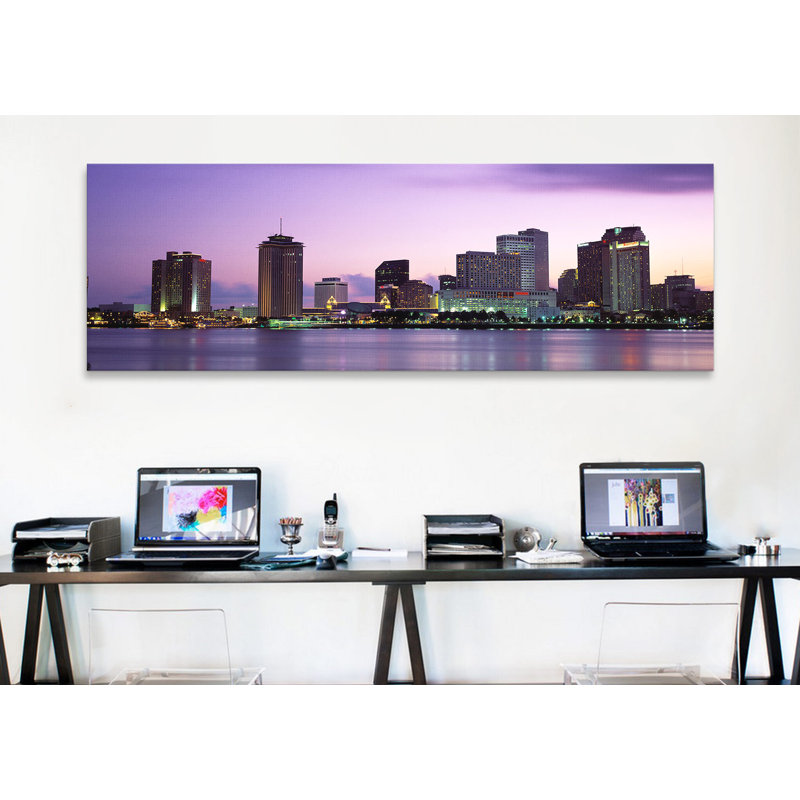 «Dusk Skyline New Orleans, Louisiana», reproduction de photo sur toile, H 24 po x l 72 po x P 1,5 po, Cadre noir