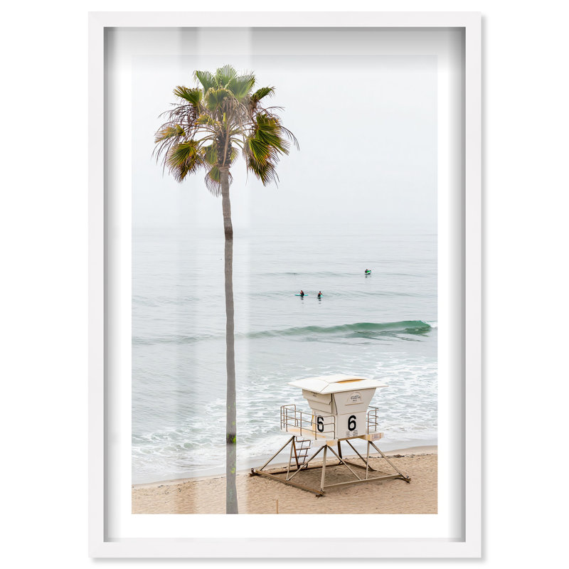 «Lifeguard Station 6 Shadowbox» par Notoriart, H 25 po x l 17 po, Blanc