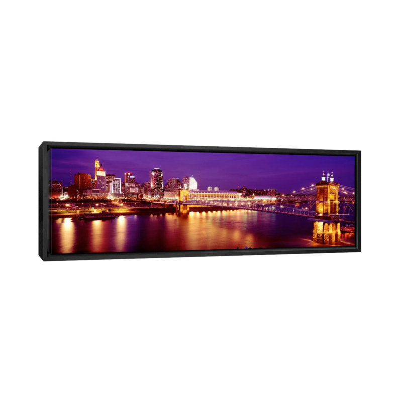 « ohio, cincinnati, night », reproduction de photo sur toile, H 16 po x l 48 po x P 1,5 po, Toile tendue