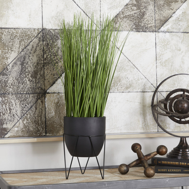 Plante à feuillage artificiel en pot, H 21,4 po x l 9,15 po x P 12,75 po, Noir