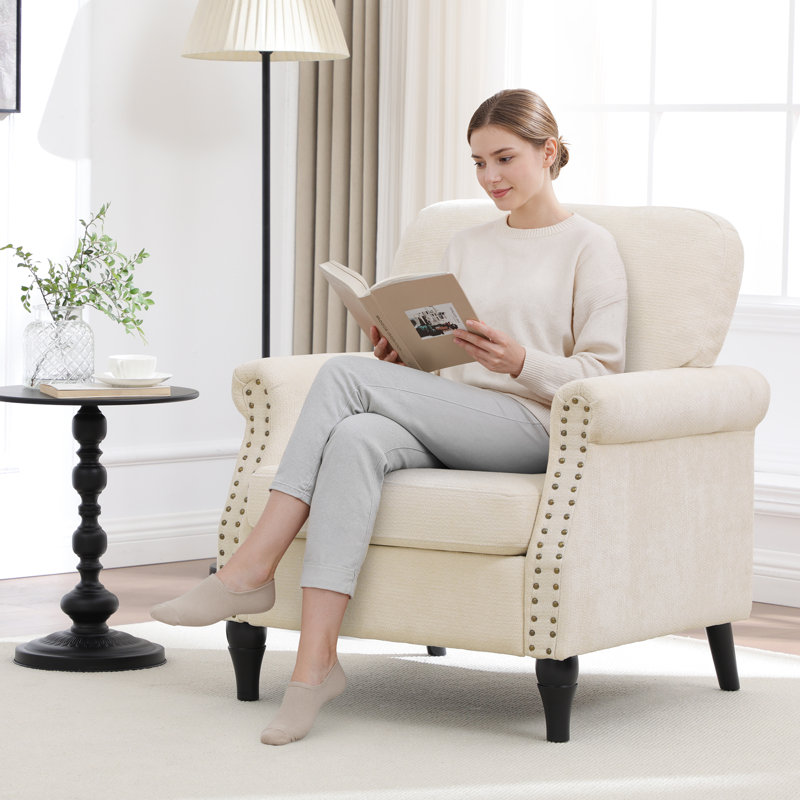 Fauteuil rembourré avec accents cloutés, Beige