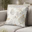 Coussin moderne à motif floral cachemire beige-125946707