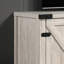 Meuble télé avec 2 tablettes ouvertes et 2 armoires
