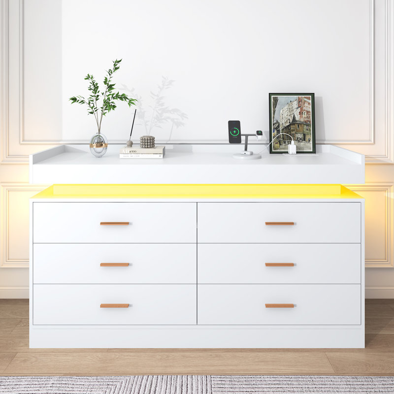 Commode à 6 tiroirs avec lumière DEL et douille Fincastle, Blanc