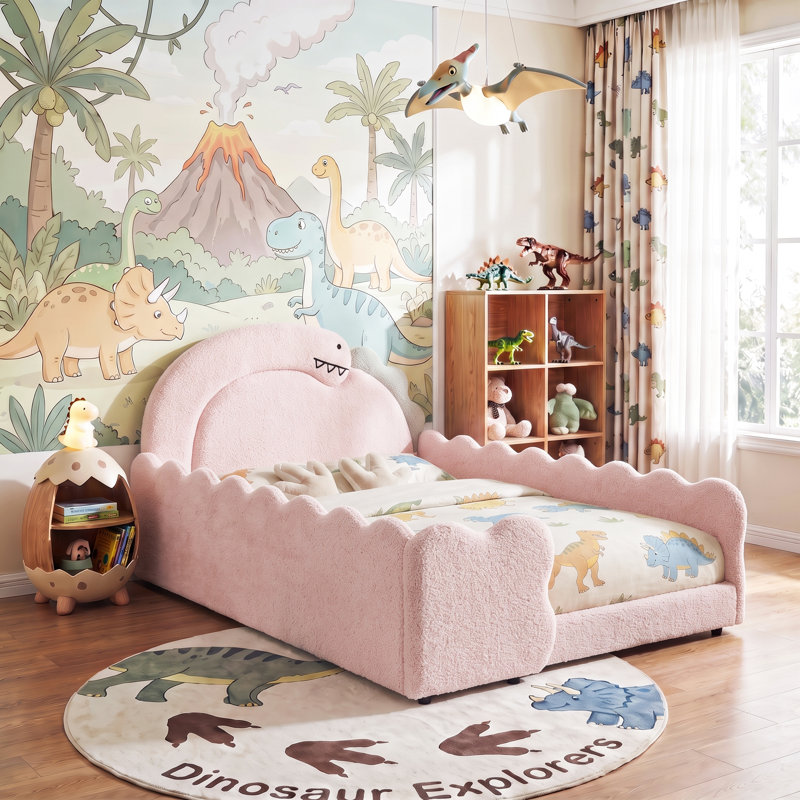 Lit d'enfant en forme de dinosaure, recouvert de tissu bouclé, avec barrières de sécurité et sommier à lattes en bois massif.