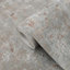 Faux béton texturé, peinture patinée gris olive, papier peint métallique gris