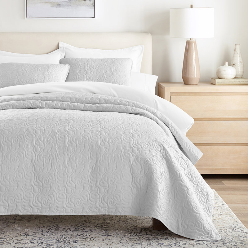 Light Gray Reversible Microfiber Full Quilt Set